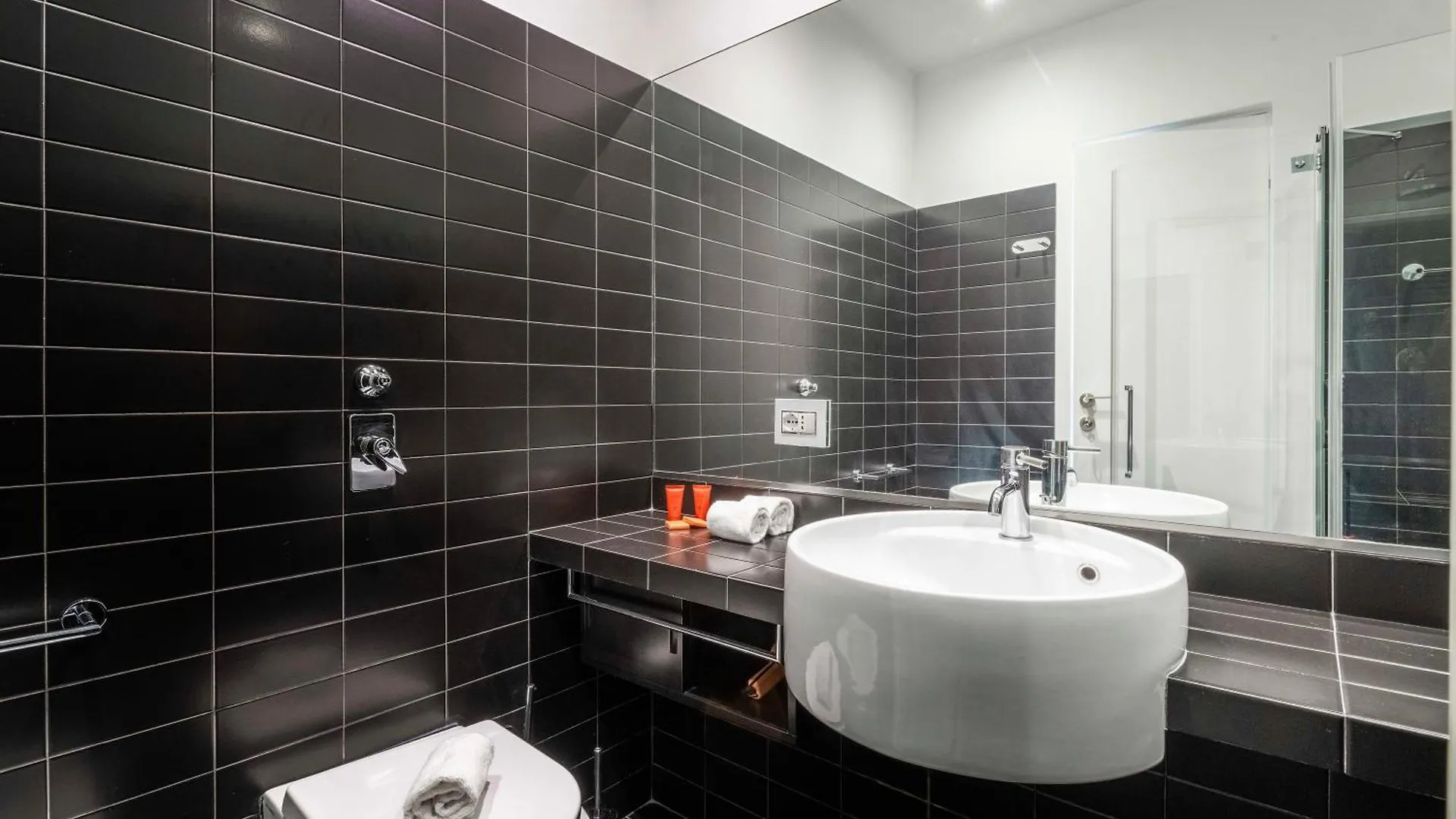 Cozy Modern Loft Few Steps From Duomo Daire Milano